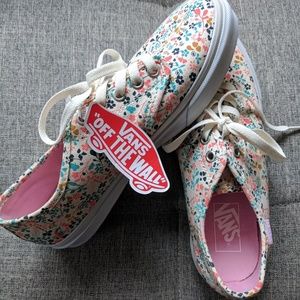 NWT (no box) Vans Off the Wall floral print shoes